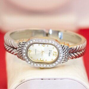 Size 7, Vintage Silver Tone Round Oval Wavy Curve Elegant Watch by Vivani - F46